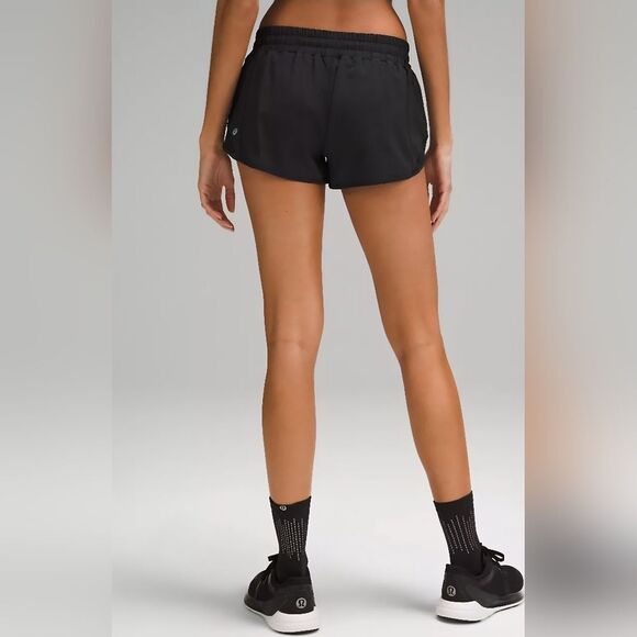 Lululemon Black Hotty Hot Low-Rise Lined Short 2.5" - Picture 2 of 6